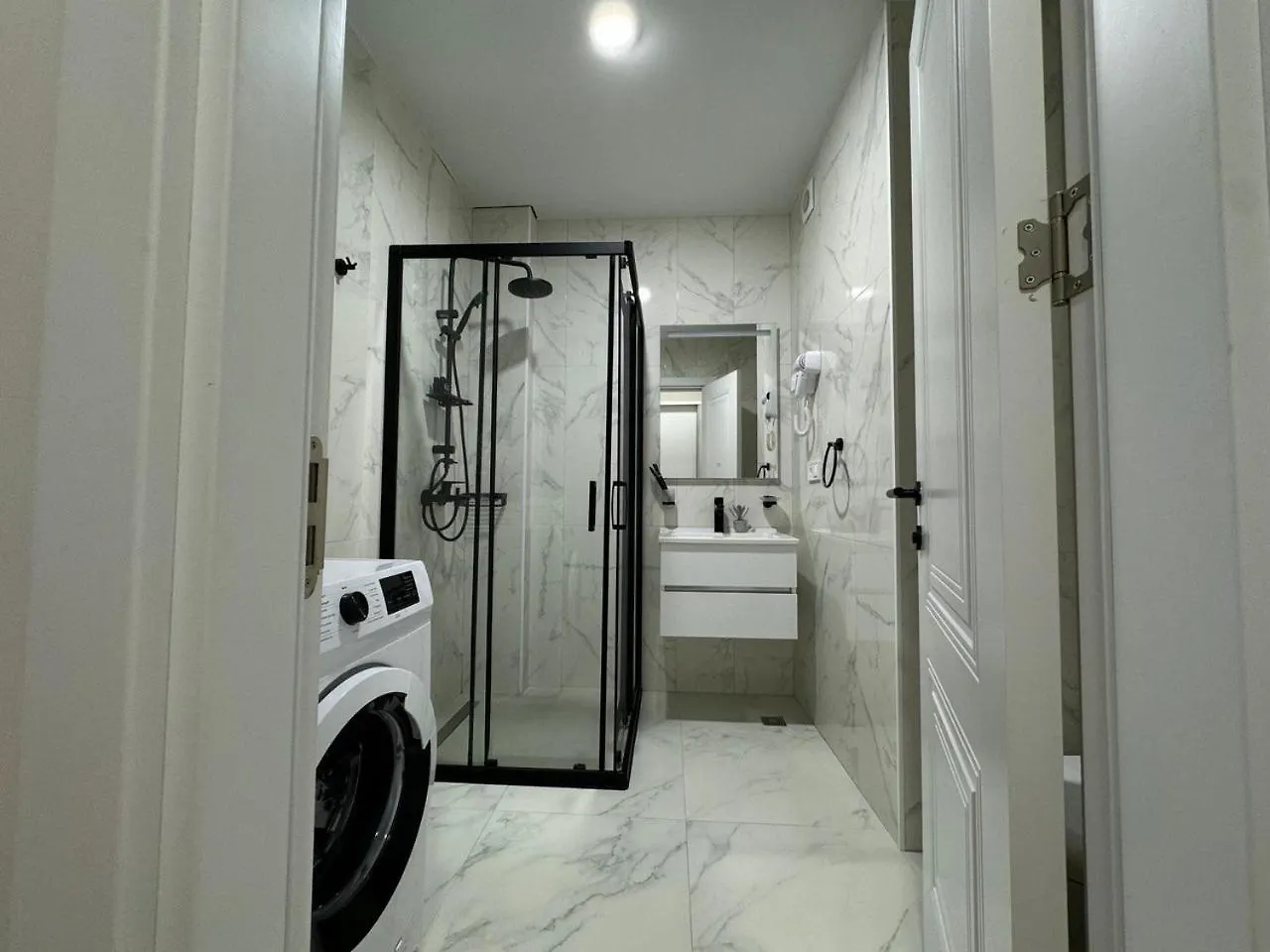 Comfort Class Apartment Near Sea & Casino Fun 바투미